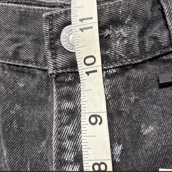 Levi's 90s Relaxed Fit Black Distressed Jean Shorts Vintage - 26 x 9” inseam - Picture 4 of 9
